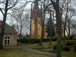 Inselfriedhof mit Heilig Geist Kirsche